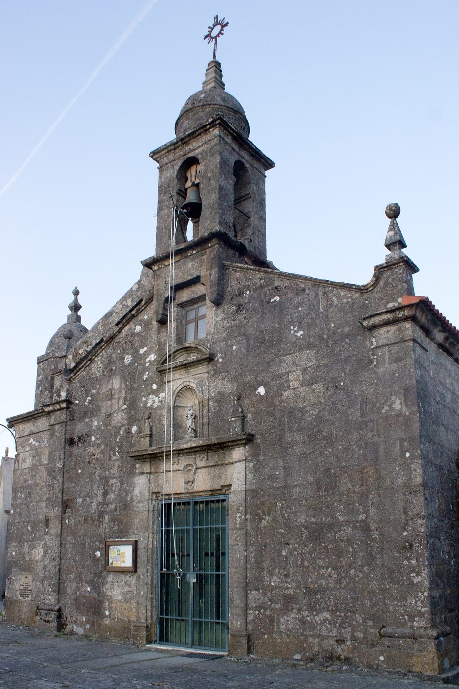 Igrexa de San Salvador de Maceira en Covelo
