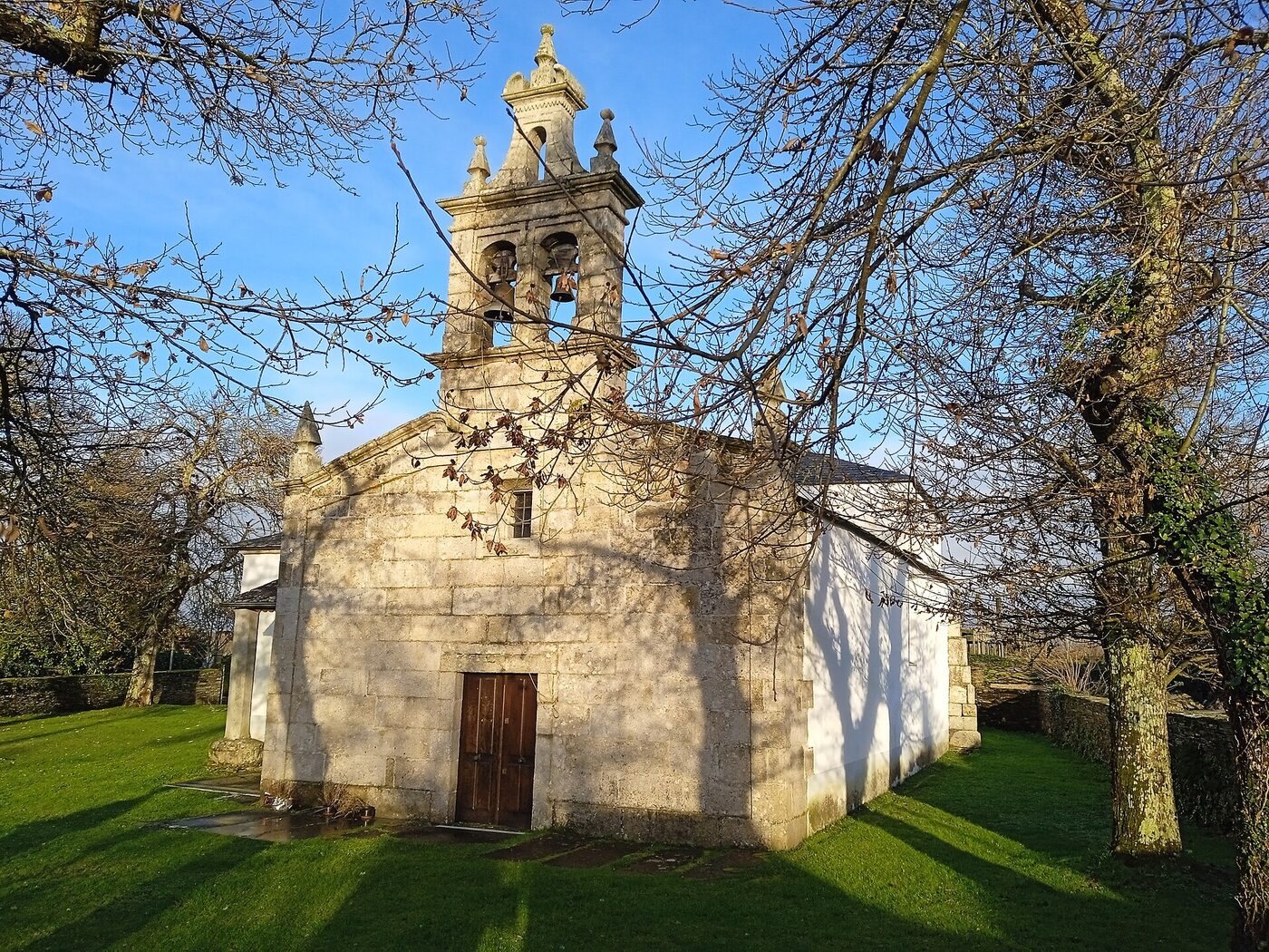 Igrexa de San Xoán de Outeiro de Rei en Outeiro de Rei
