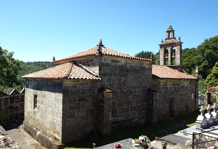 Igrexa de San Salvador de Vilaúxe