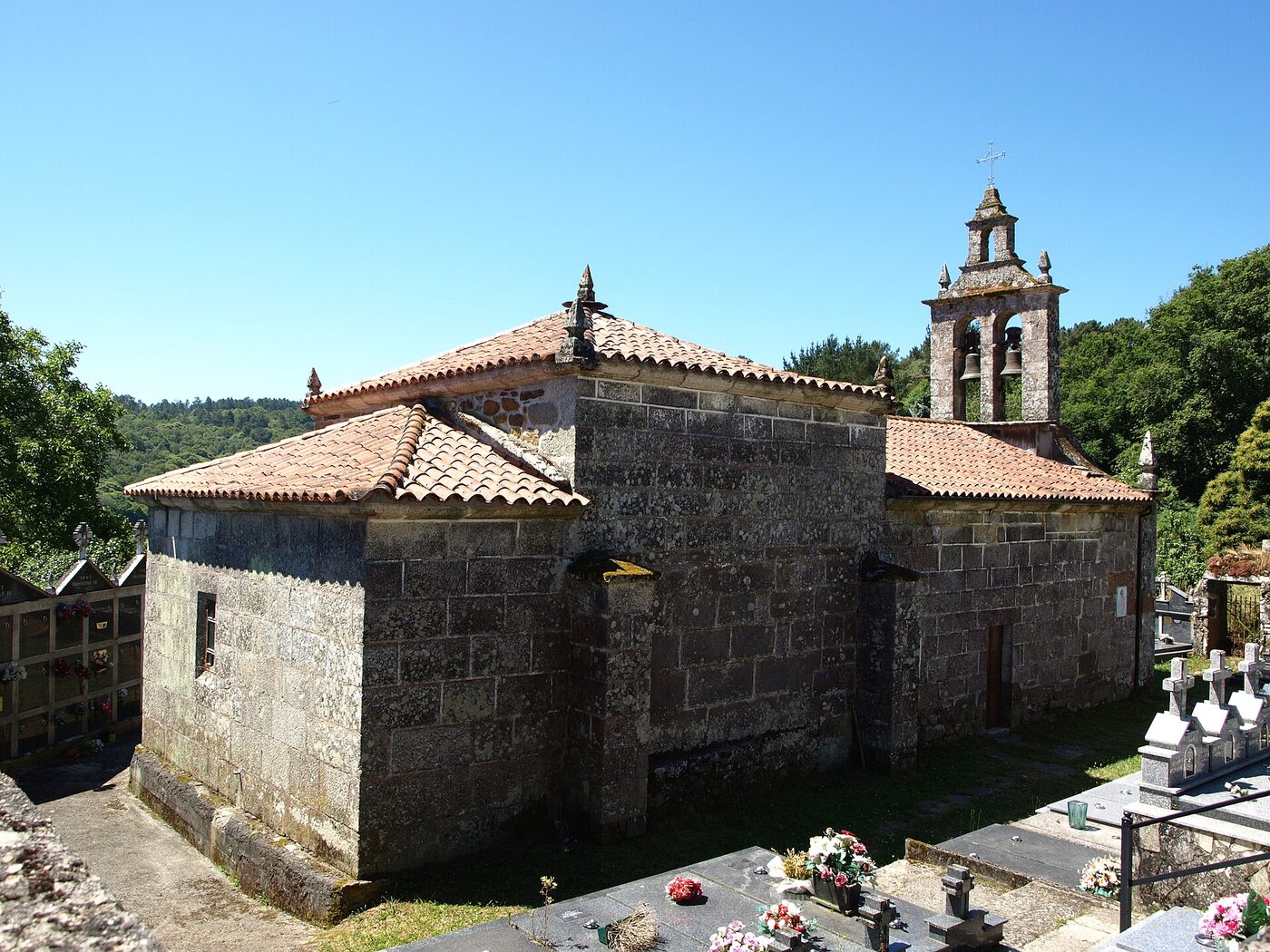Igrexa de San Salvador de Vilaúxe en Chantada