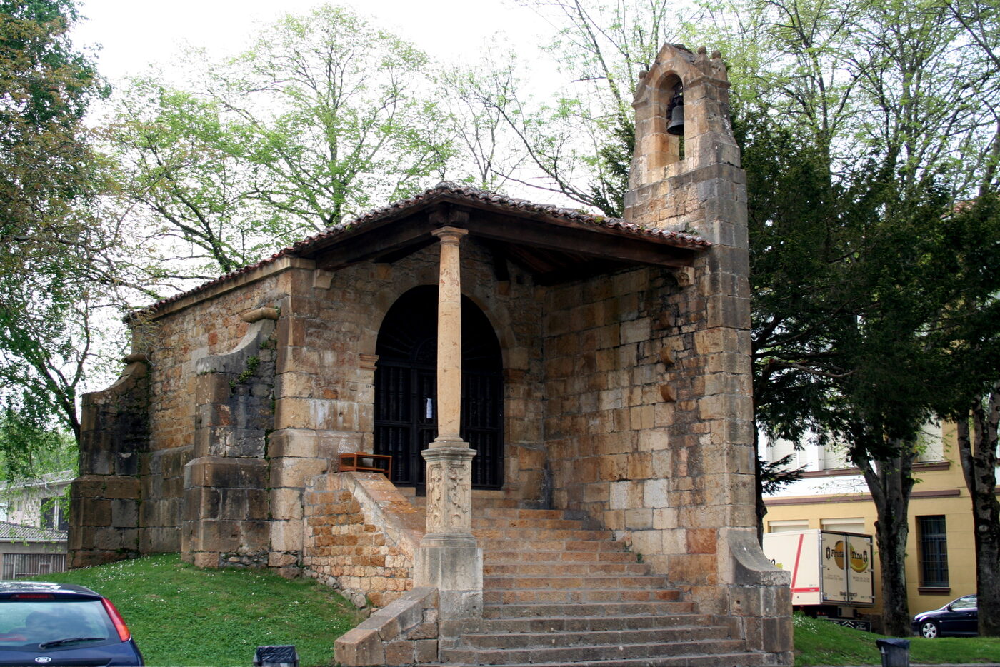Capilla de Santa Cruz "El altar de la victoria" en Cangas de Onís
