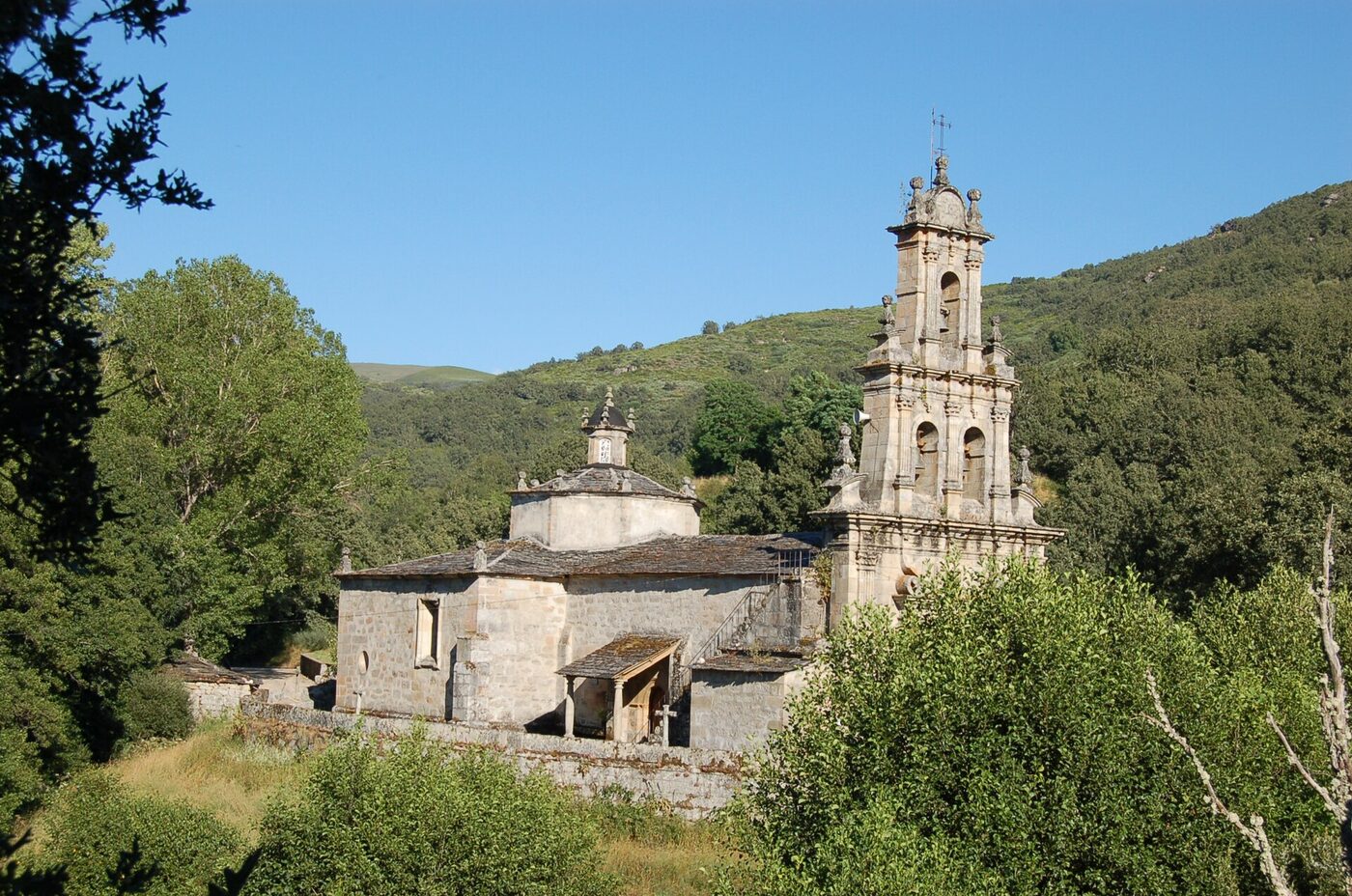 Igrexa de Santa María de Xares en A Veiga