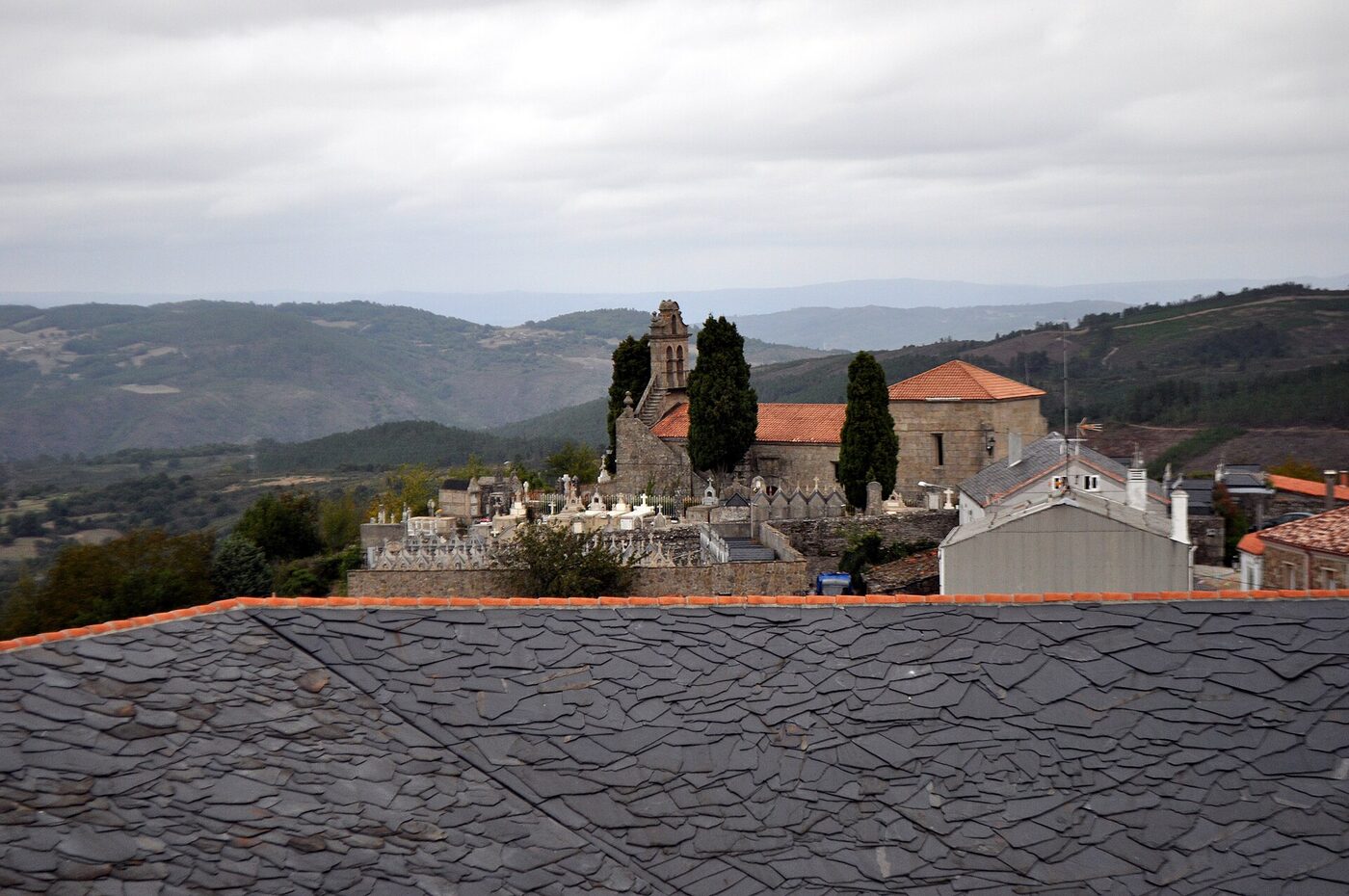 Igrexa de Santa Isabel en O Castro de Caldelas
