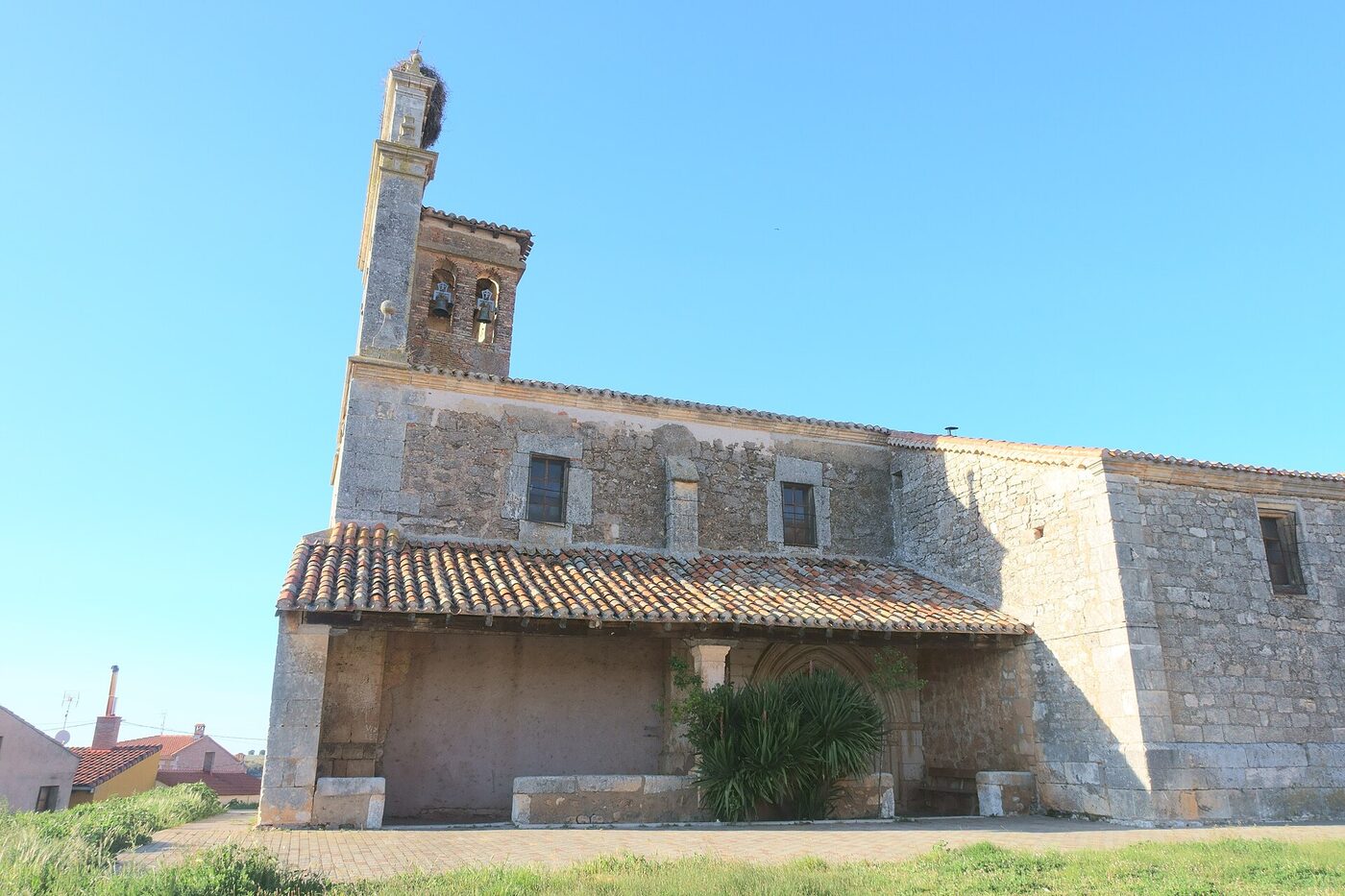 Iglesia de Santiago Apóstol en Torrecilla del Monte