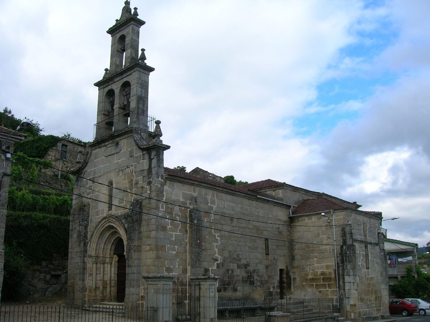 Igrexa de San Miguel de Lebosende en Leiro