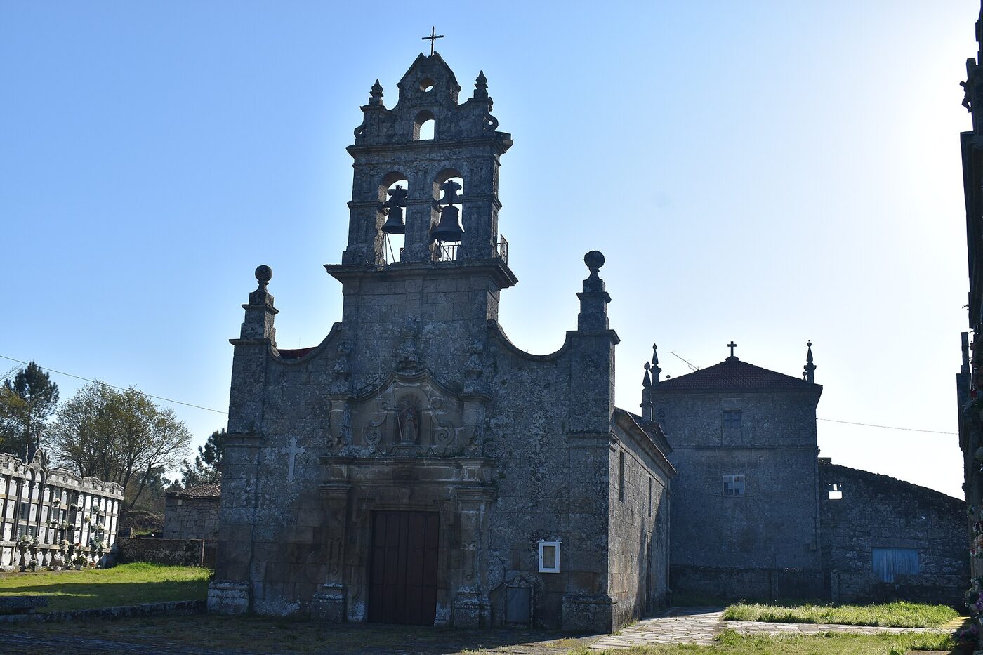 Igrexa de Santiago de Anllo en San Amaro