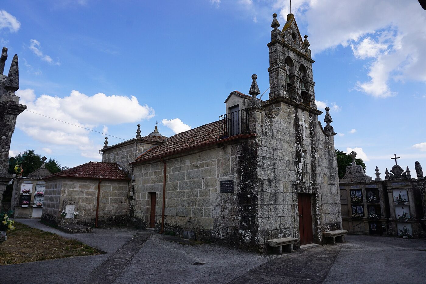 Igrexa de Santiago de Mudelos en O Carballiño