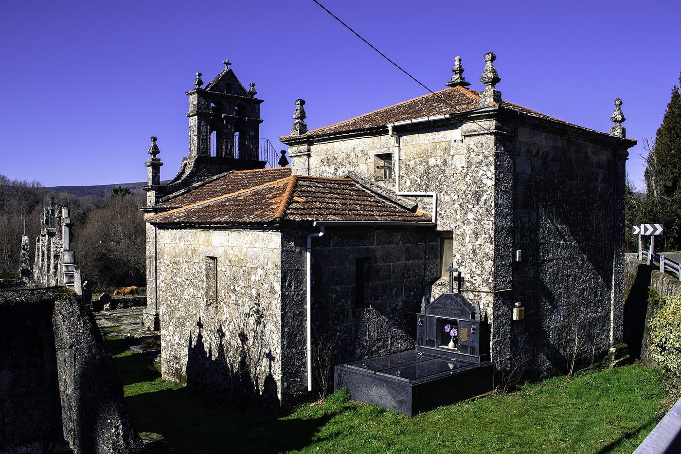 Igrexa de San Pedro de Dadín en O Irixo