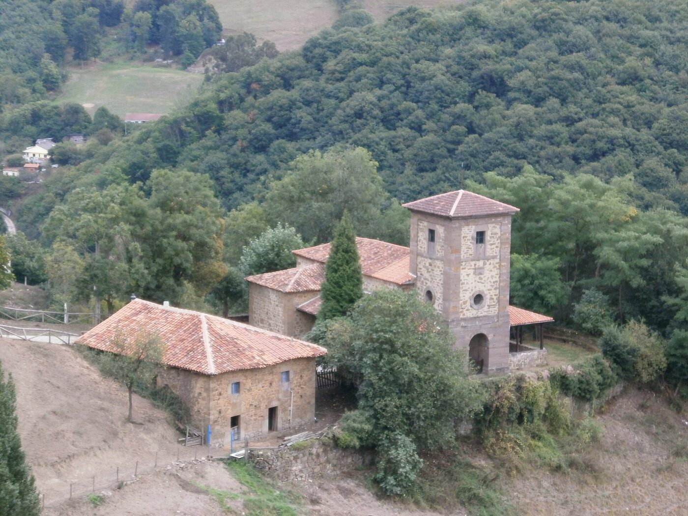 Iglesia Mártires de Valdecuna en Mieres