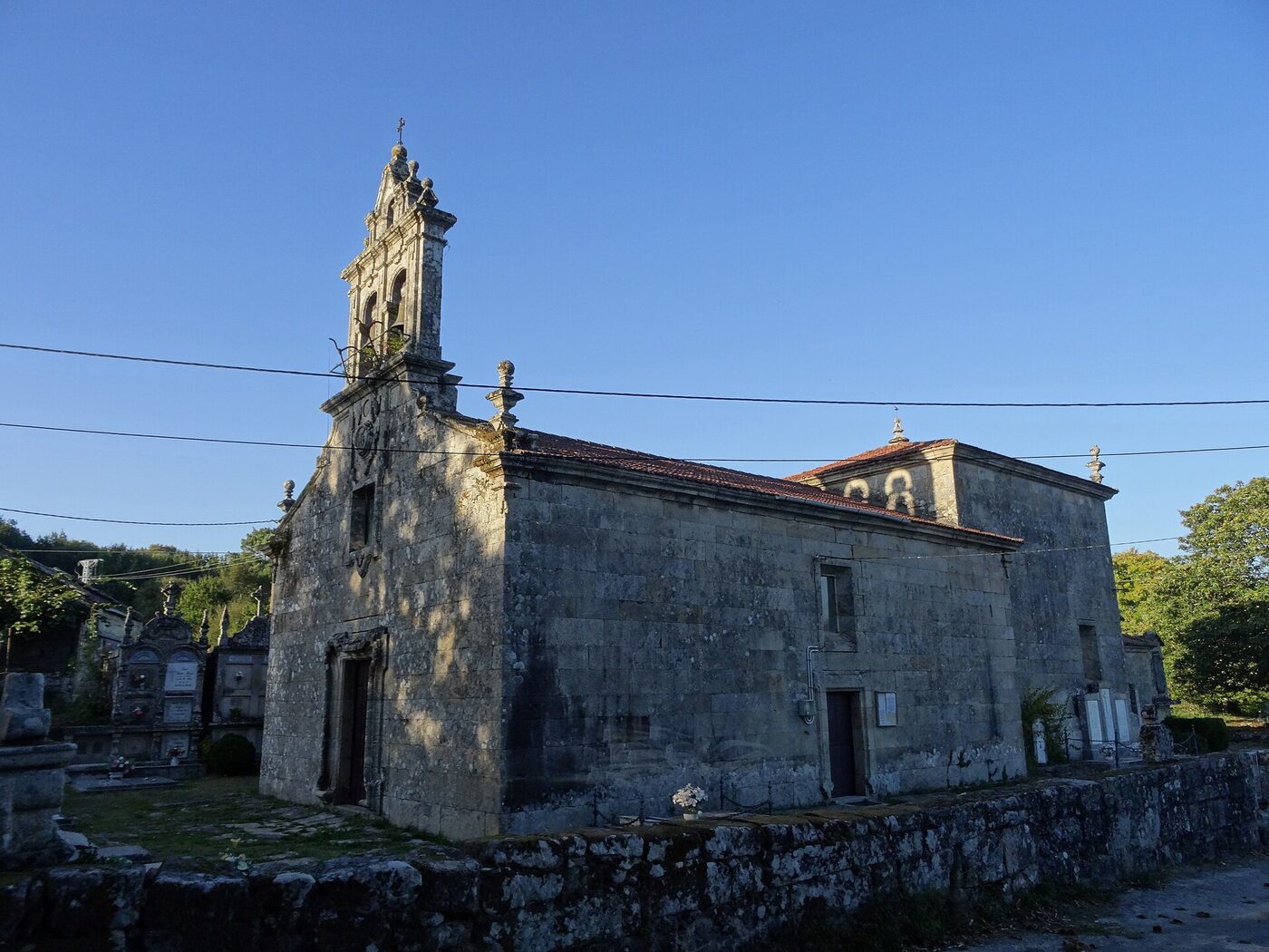 Igrexa de Santa Baia de Longos en San Cristovo de Cea