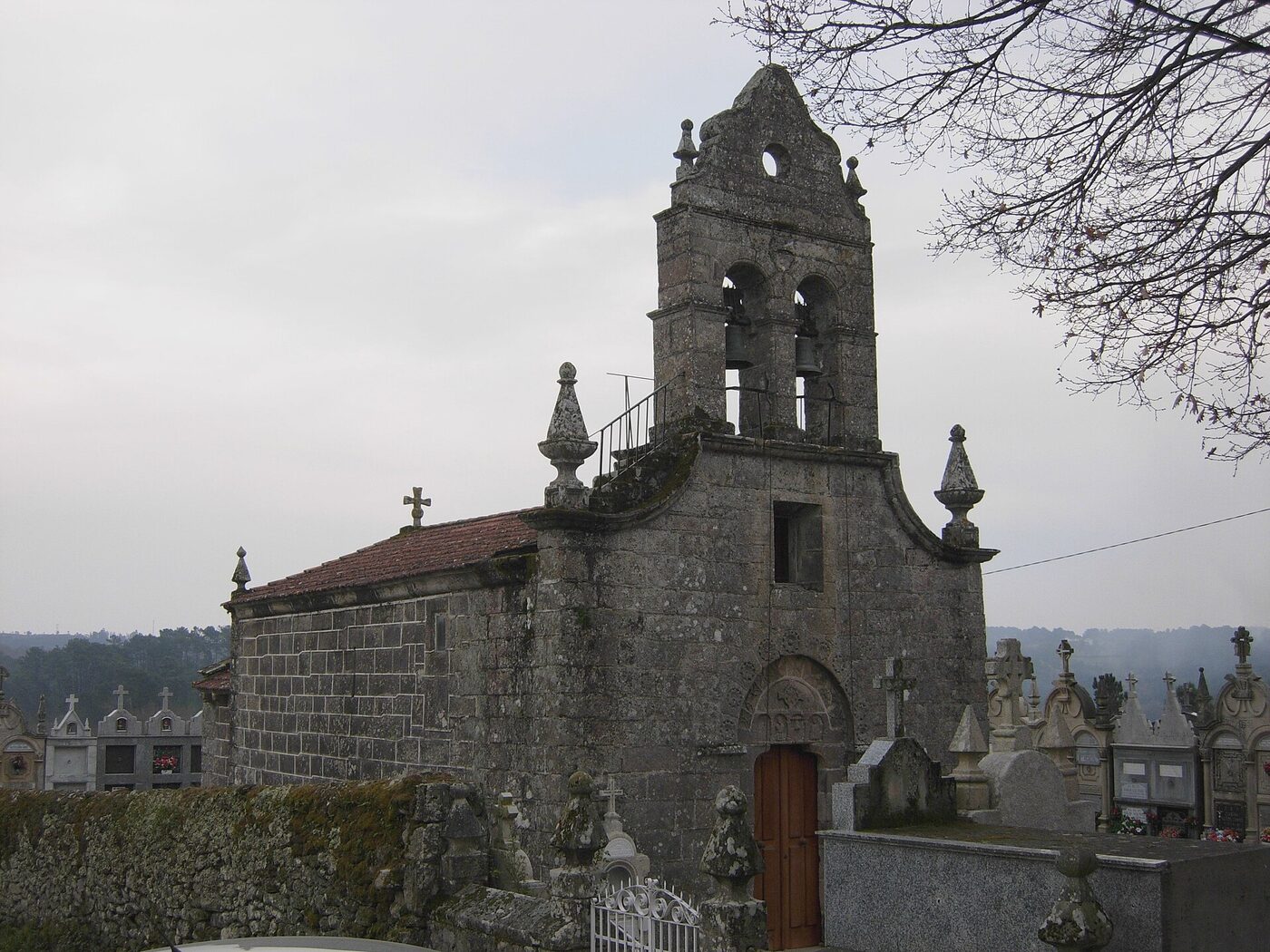 Igrexa de San Pedro de Mandrás en San Cristovo de Cea