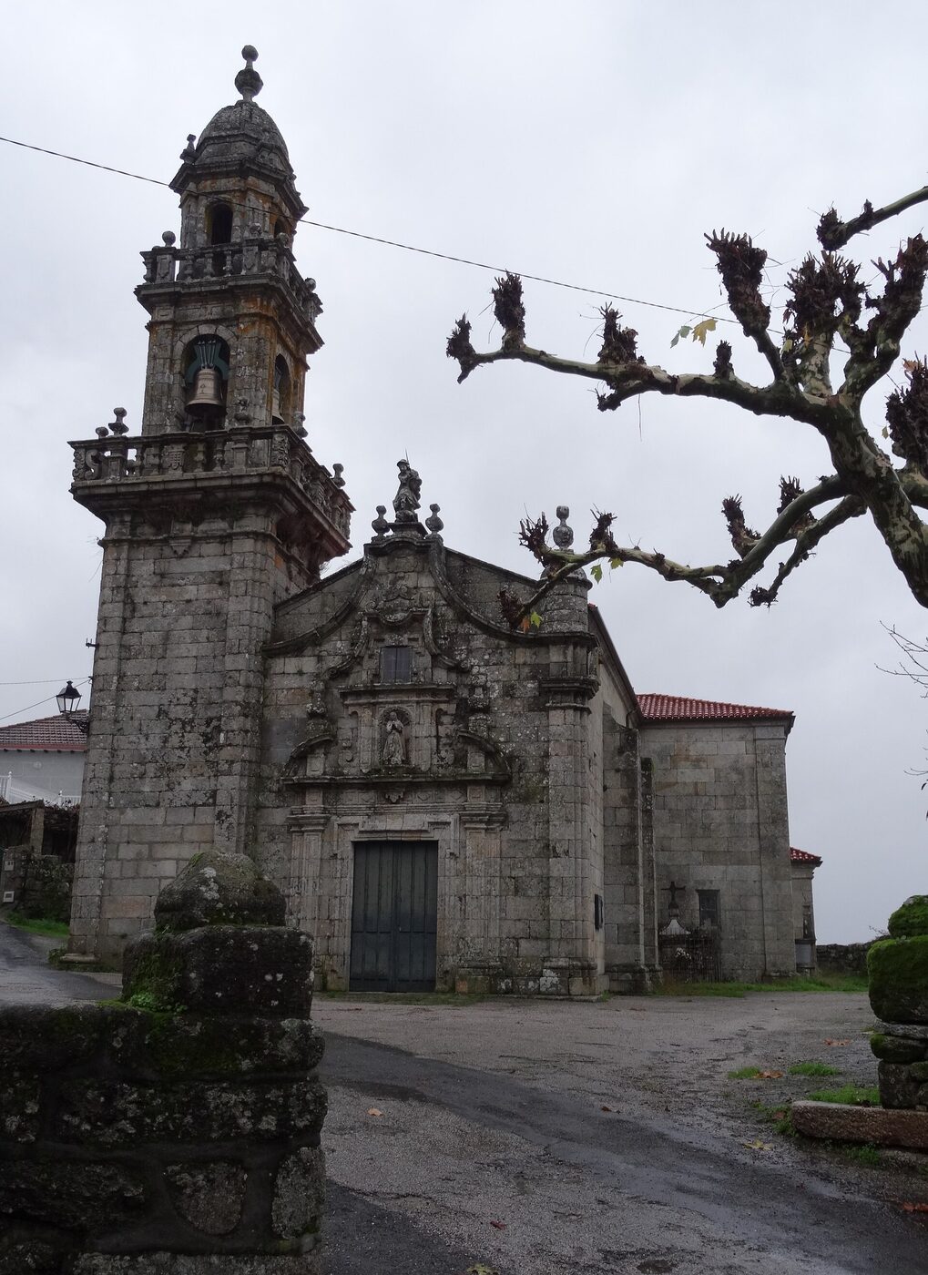 Igrexa de San Miguel de Carballeda en Carballeda de Avia