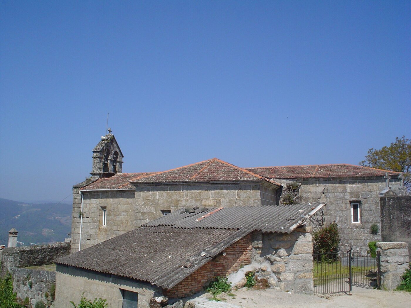 Igrexa de San Lourenzo da Pena en Cenlle