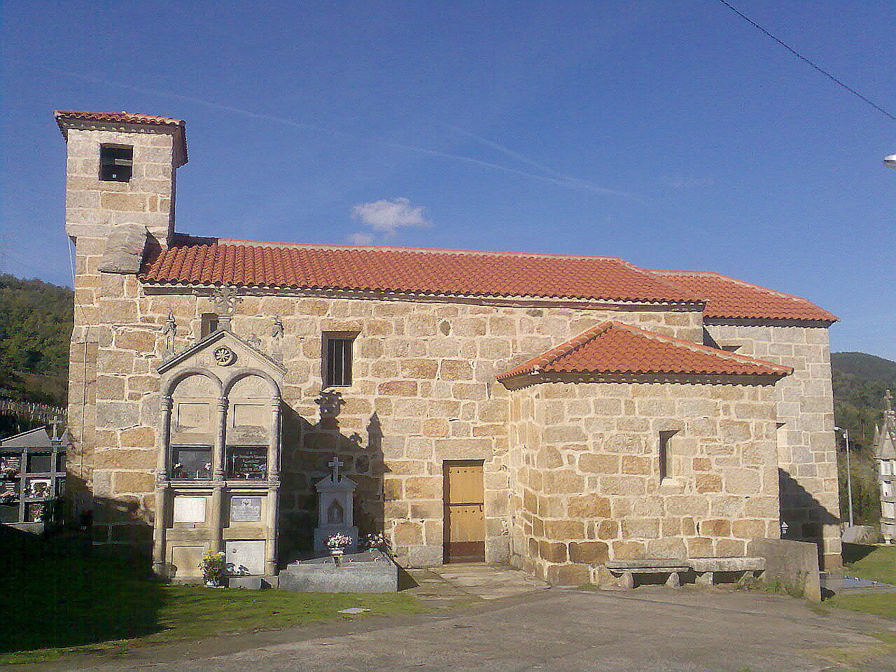 Igrexa de Santiago de Trasariz en Cenlle