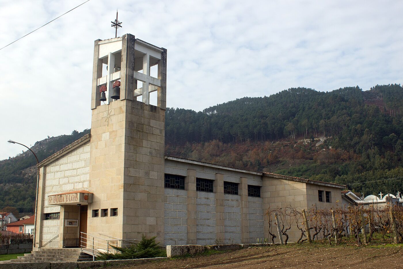 Igrexa Nova de Santa Baia de Laias en Cenlle