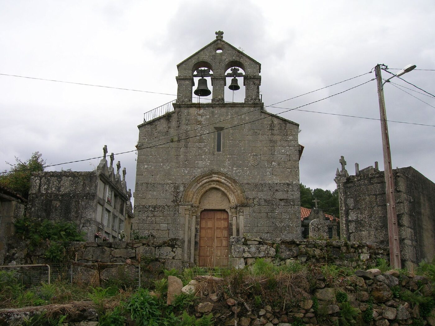 Igrexa de San Fiz de Navío en San Amaro