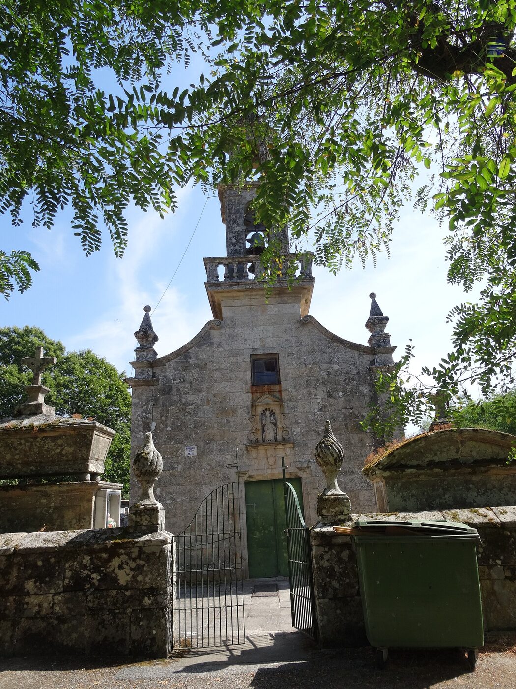 Igrexa de San Miguel de Armeses en Maside