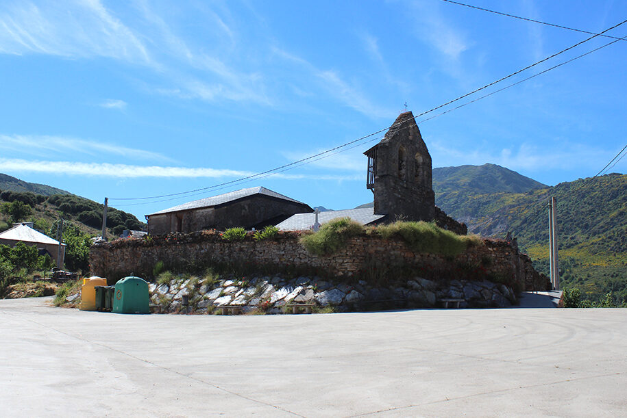 Iglesia de San Miguel de Paradela de Muces en Priaranza del Bierzo