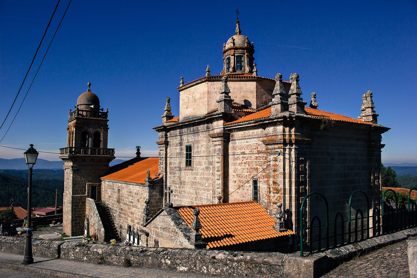 Igrexa de San Pedro de Leirado en Quintela de Leirado