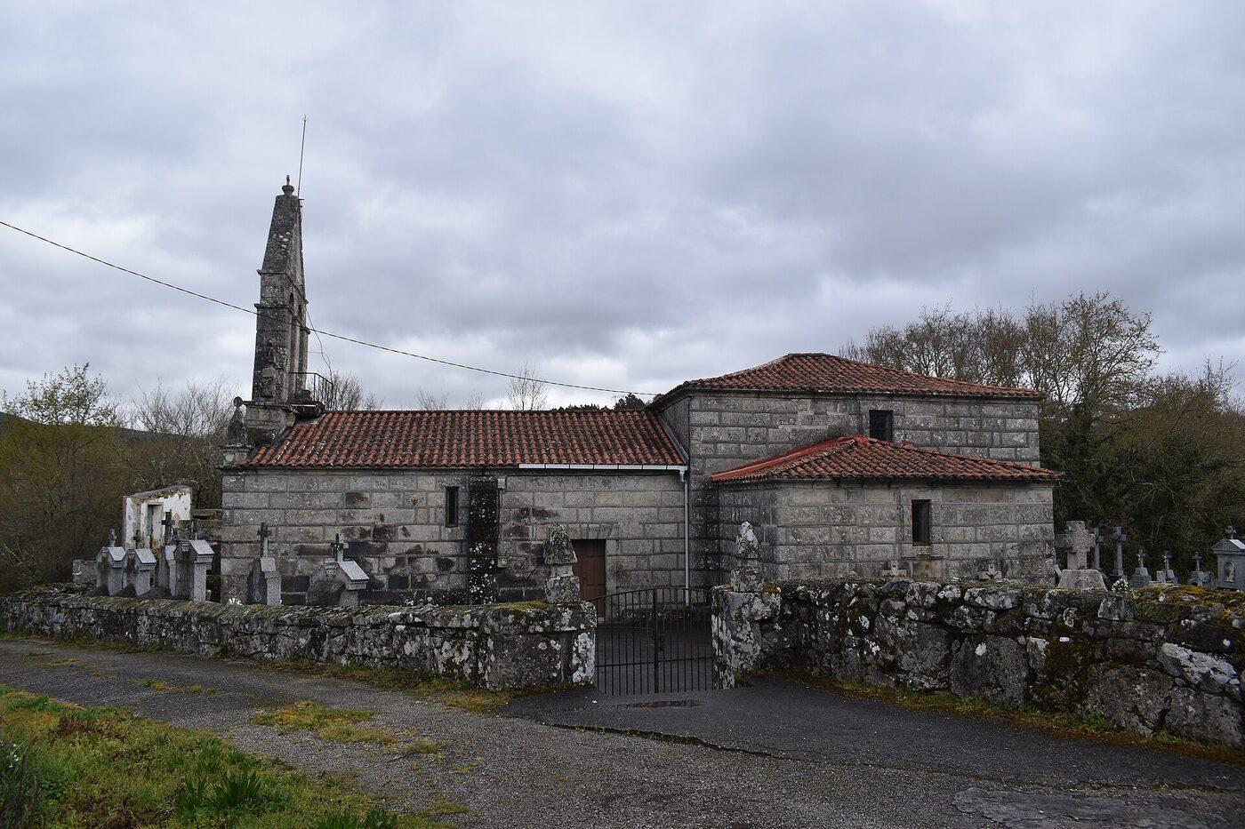 Igrexa de Santiago de Cadós en Bande