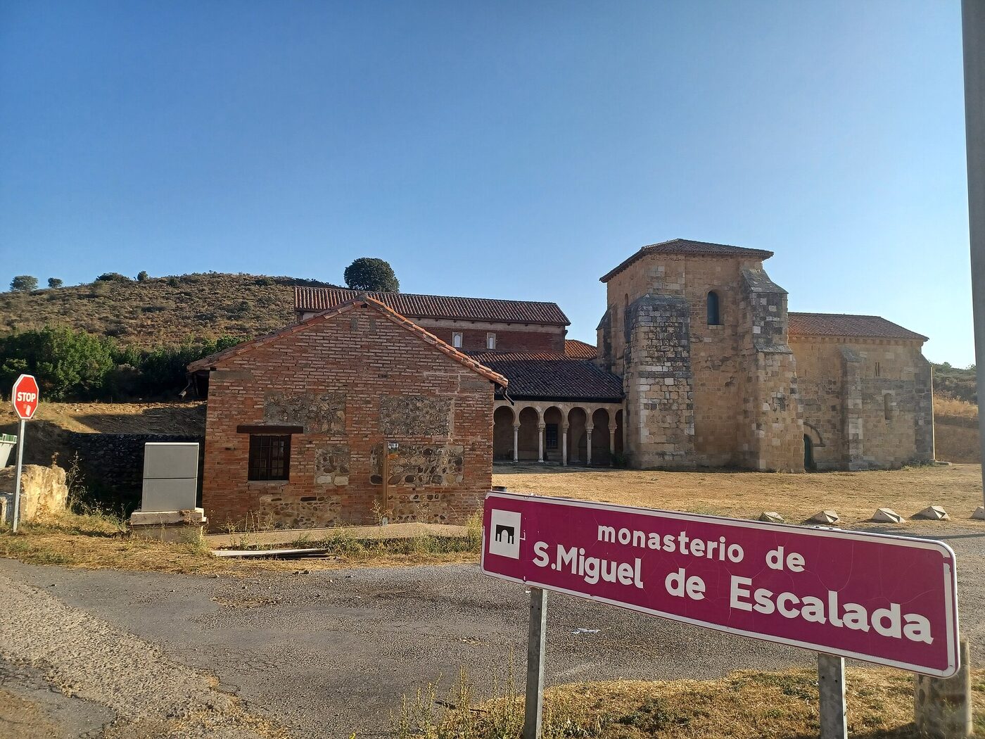 Monasterio de San Miguel de Escalada en Gradefes