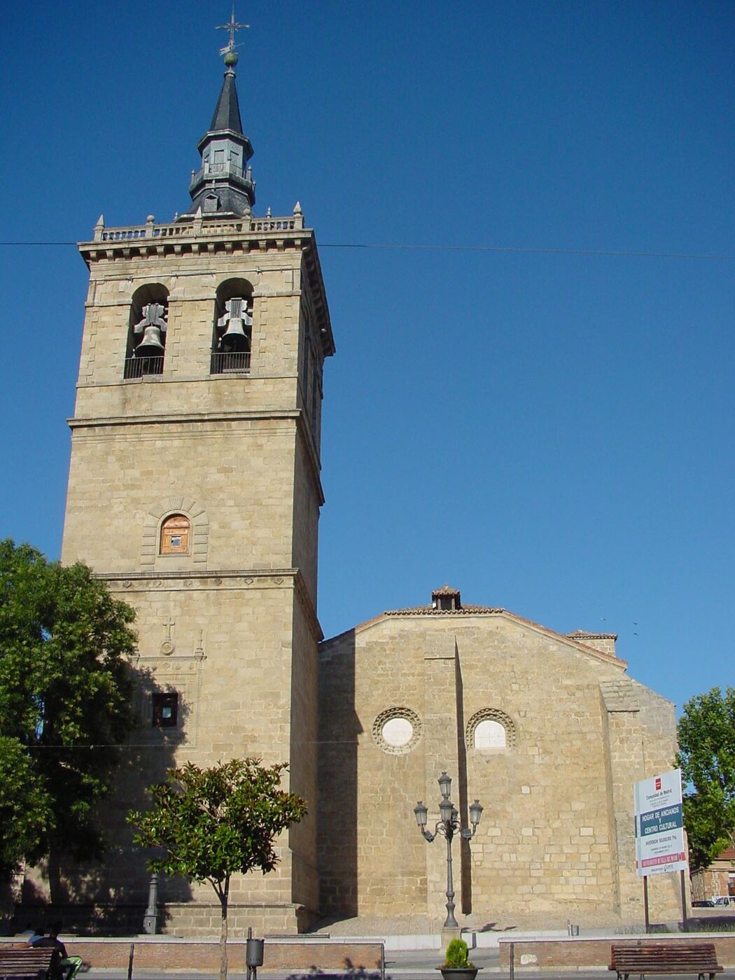 Iglesia de Santiago Apóstol en Villa del Prado