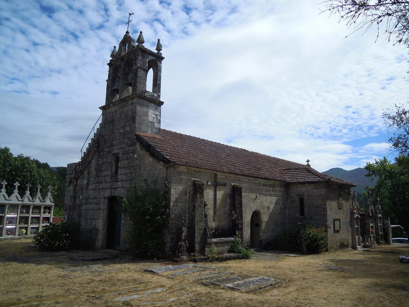 Igrexa de Santiago de Ribarterme en As Neves
