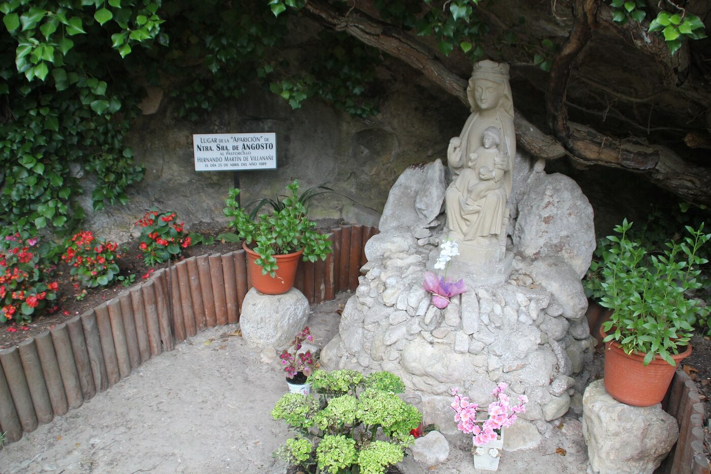 Santuario de Nuestra Señora de Angosto en Valdegovía