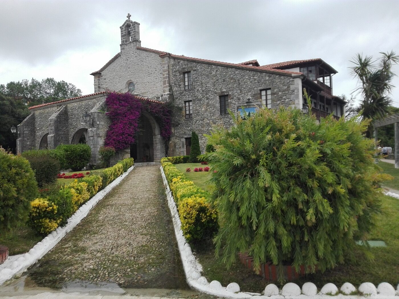Iglesia de la Virgen de la Barquera en San Vicente de la Barquera