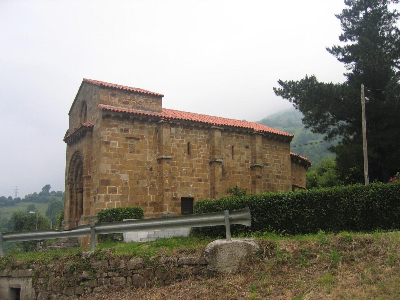 Iglesia de San Pedro d' Arroxo en Quirós