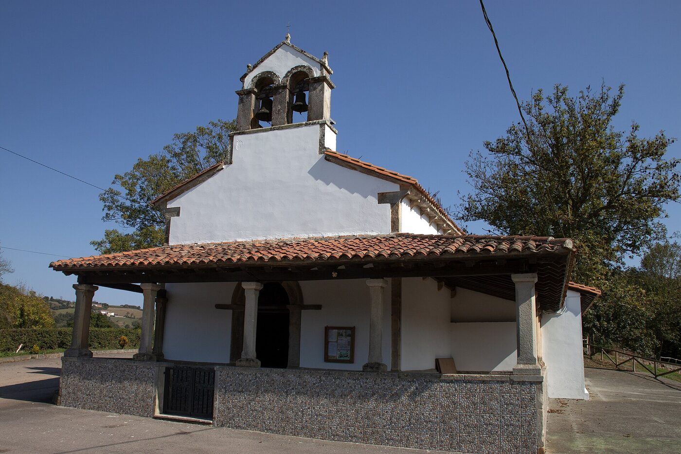 Iglesia de San Román de Sariego en Sariego