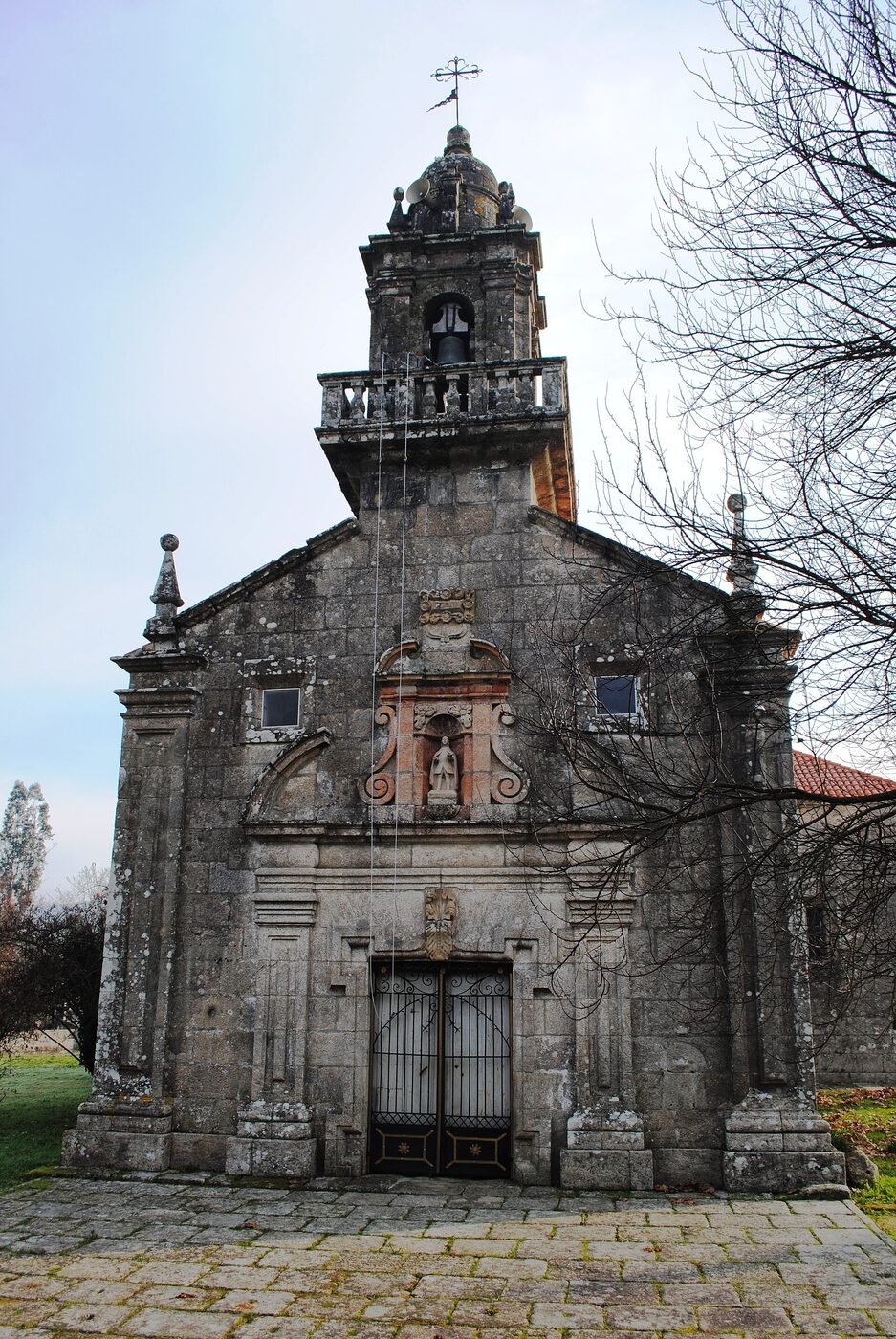 Igrexa de San Fiz de Lougares en Mondariz