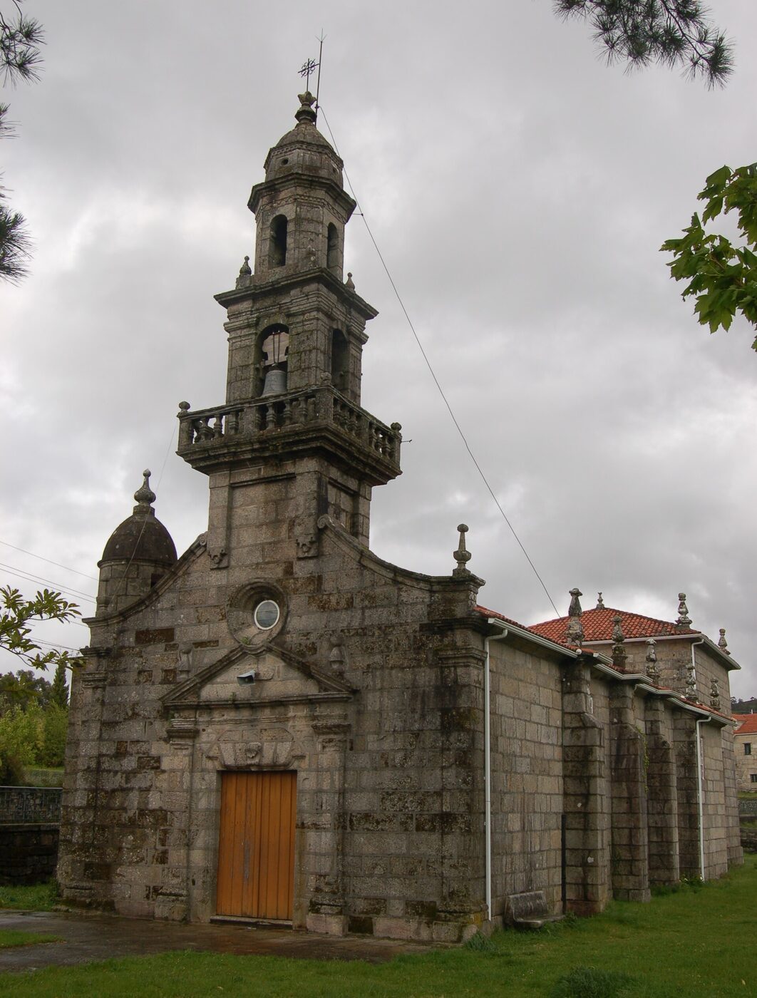 Igrexa de San Salvador da Lama en A Lama
