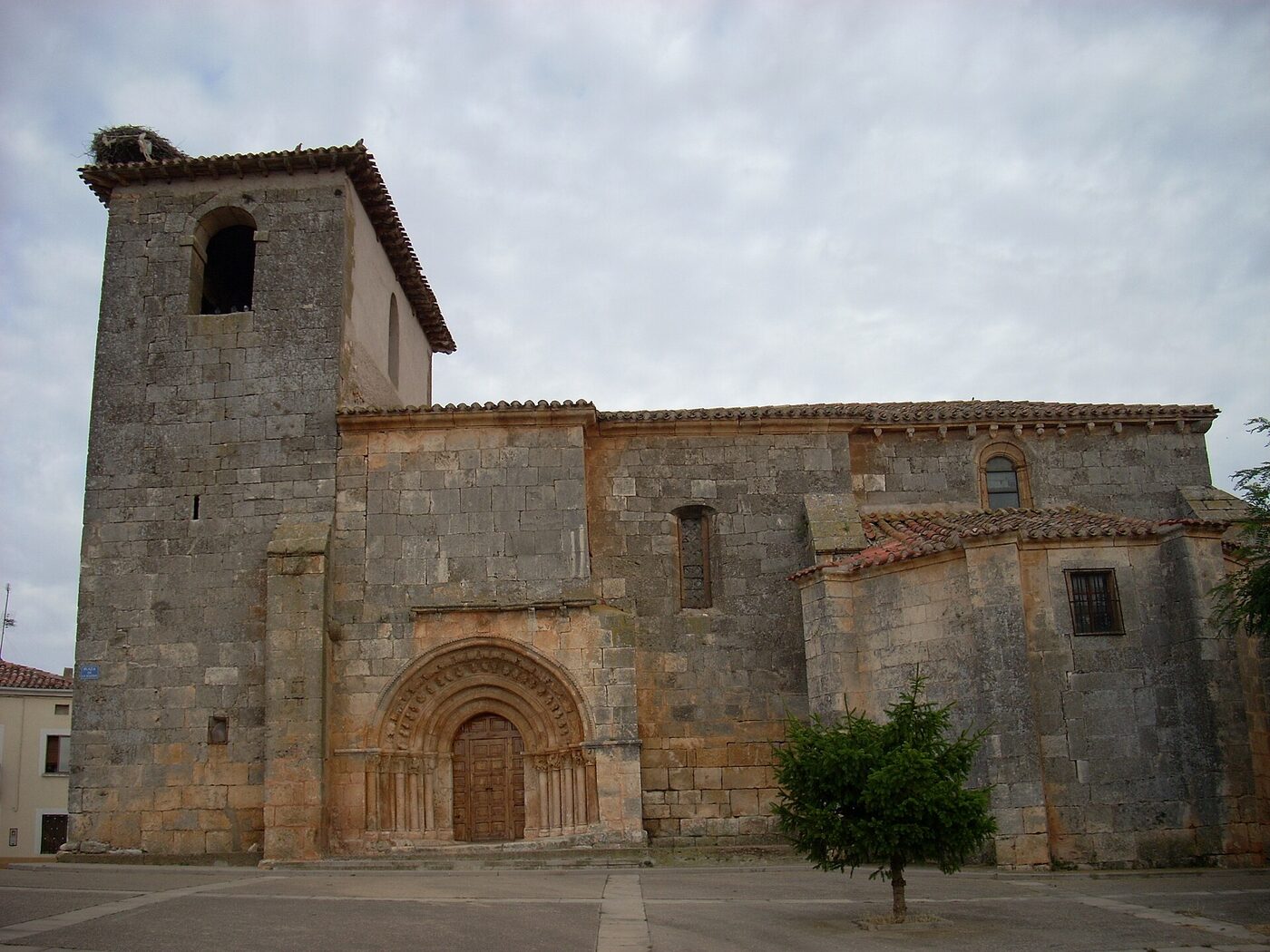 Iglesia de San Miguel en Madrigal del Monte