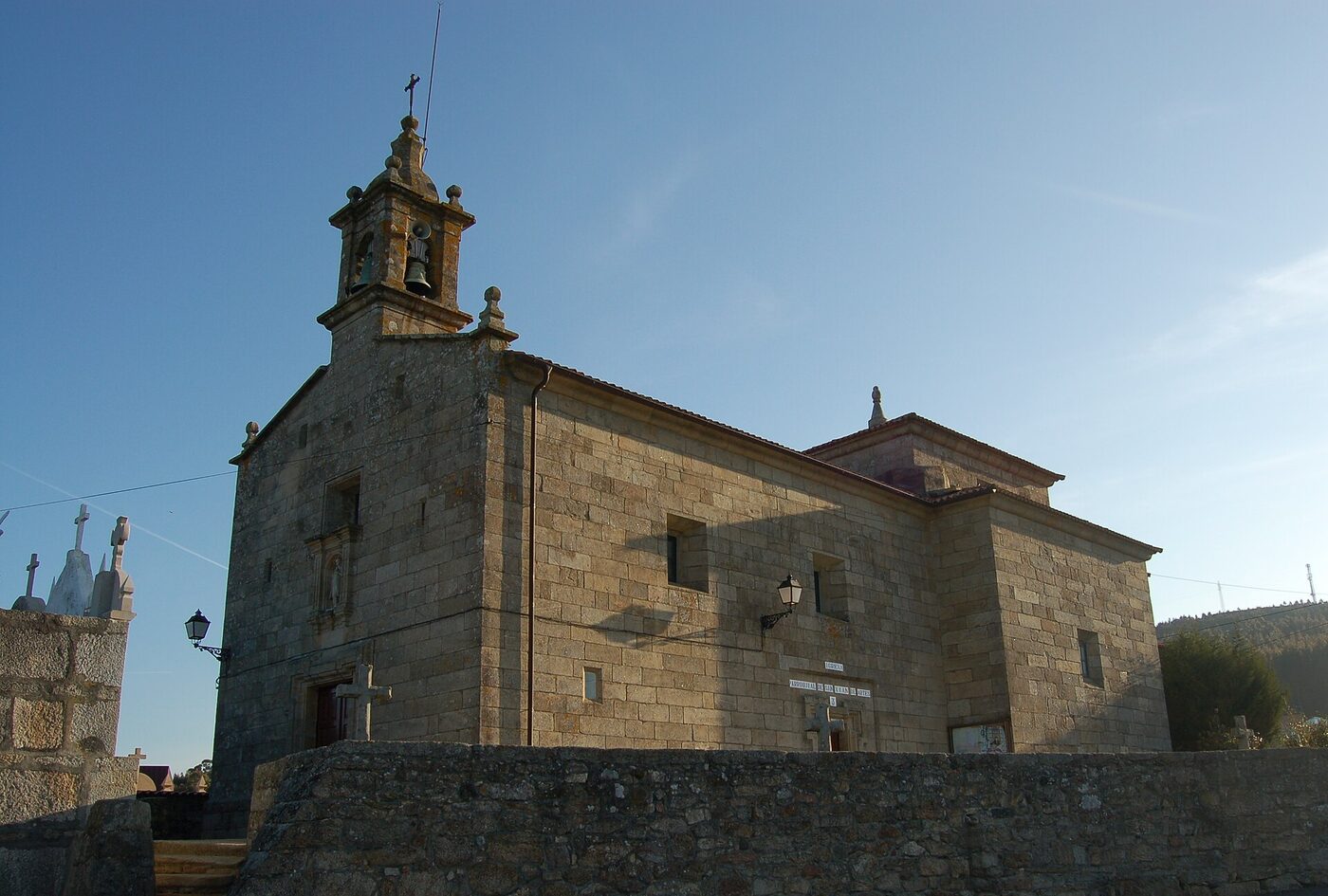 Igrexa de San Xián de Artes en Santa Uxía de Ribeira