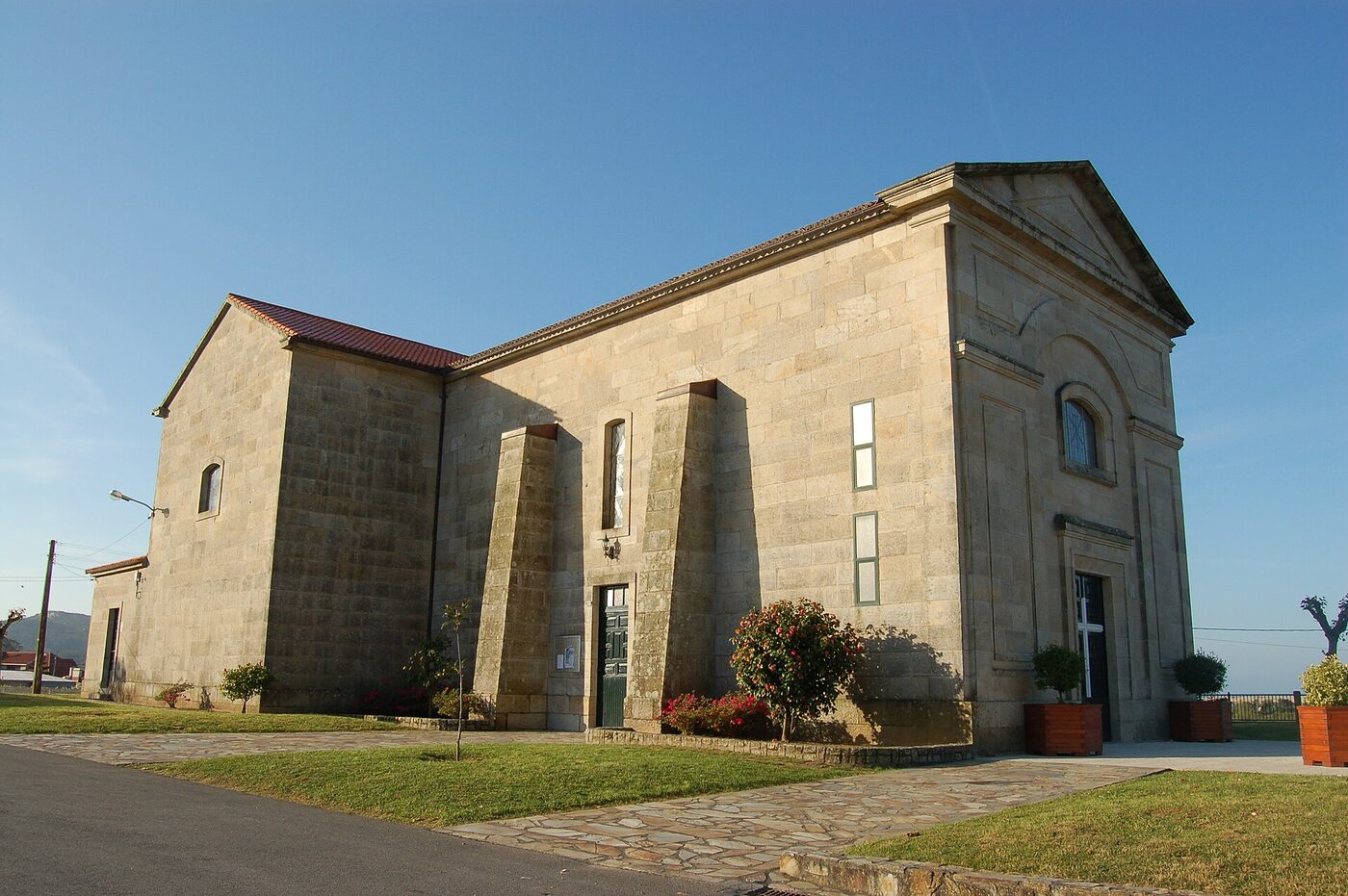 Igrexa Nova de San Xoán de Olveira en Santa Uxía de Ribeira