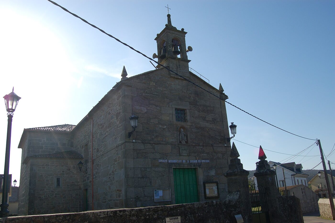 Igrexa de San Martiño de Oleiros en Ribeira