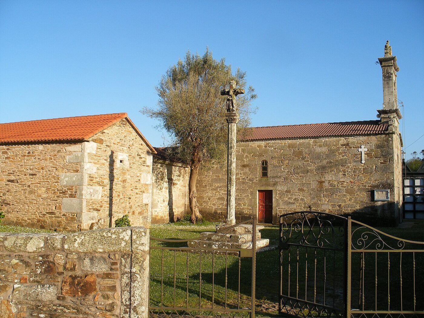 Igrexa de Santo André de Tallo en Ponteceso