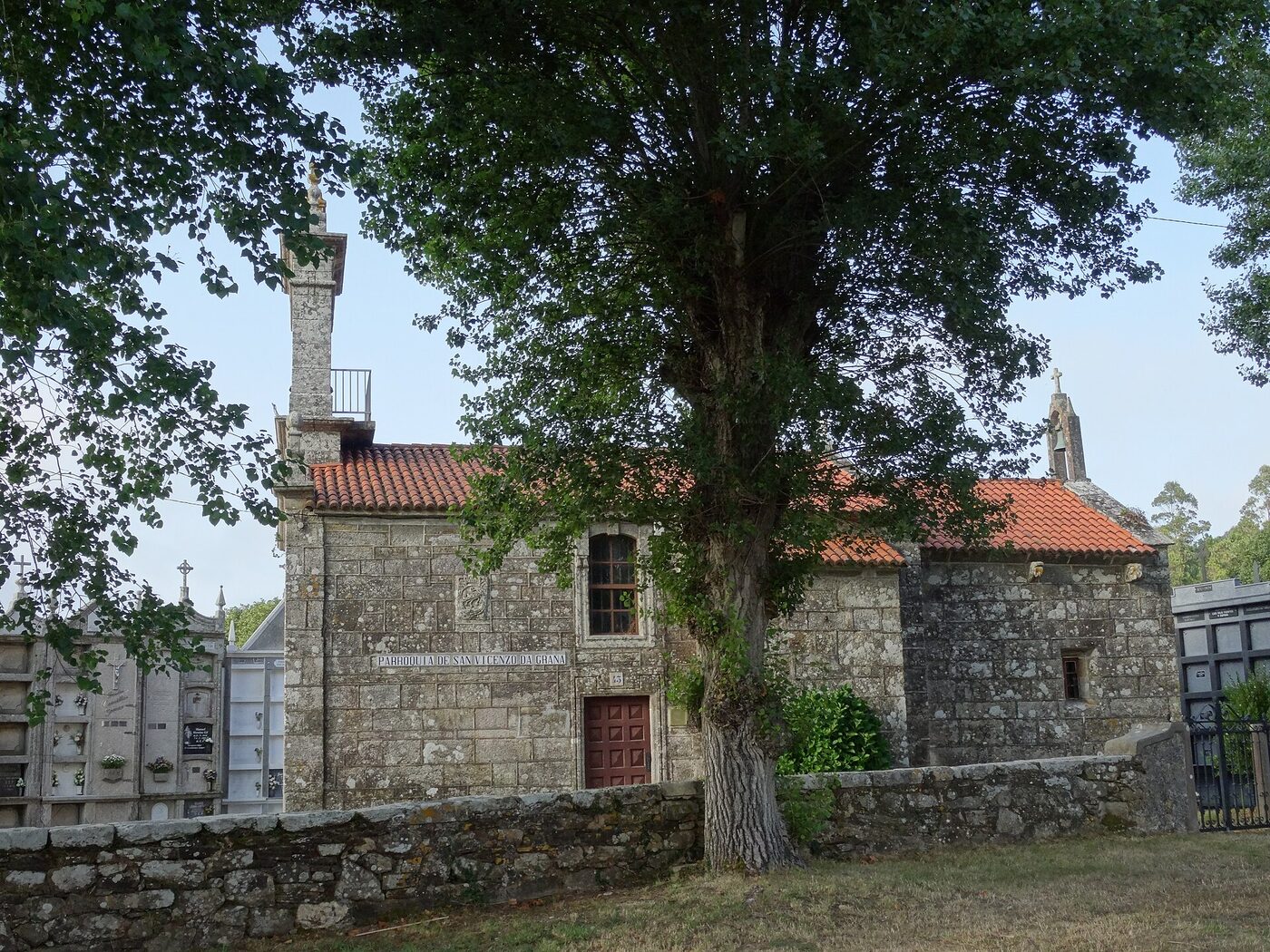 Igrexa de San Vicenzo da Graña en Ponteceso