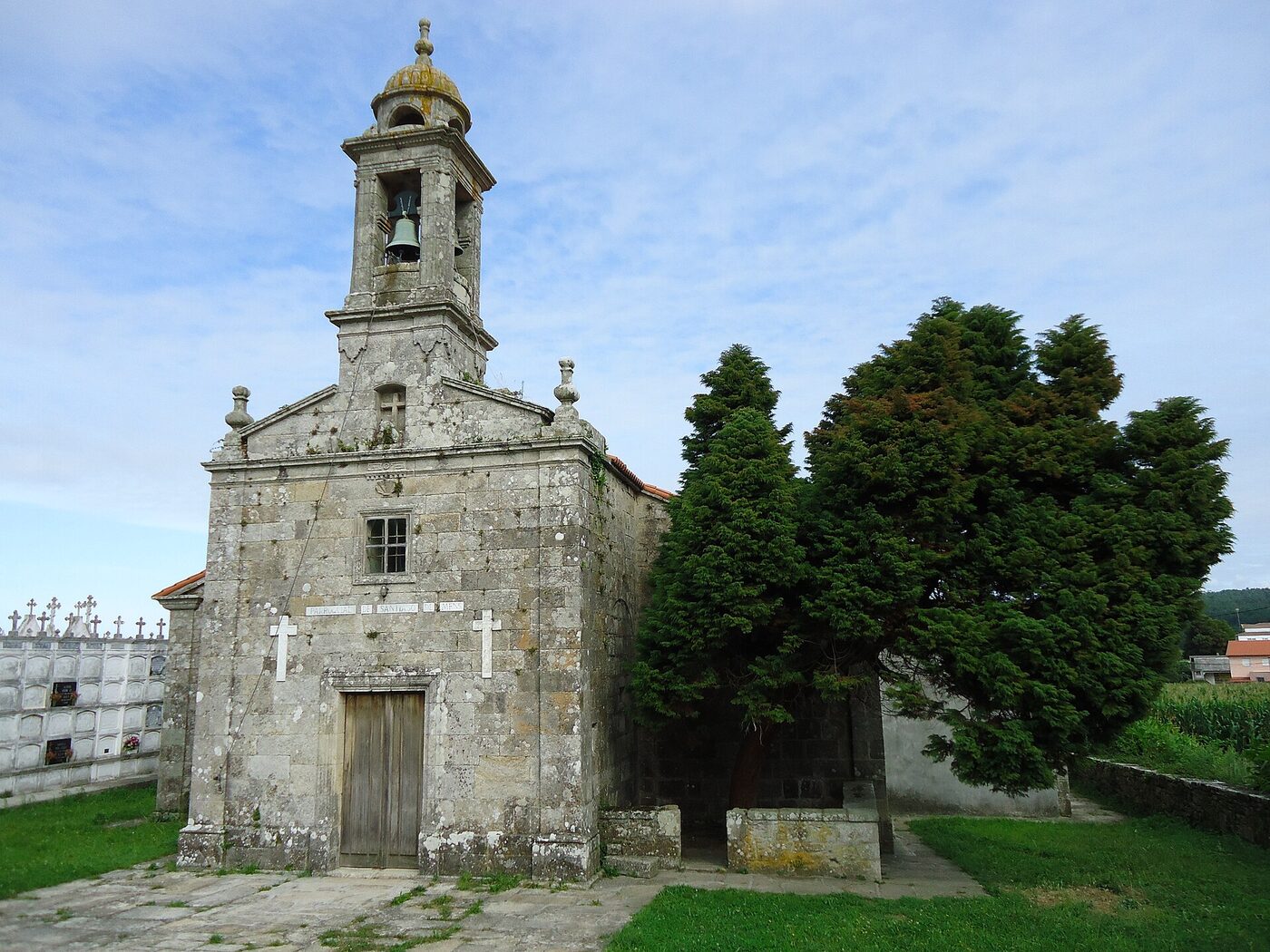 Igrexa do Mosteiro de Santiago de Mens en Malpica de Bergantiños
