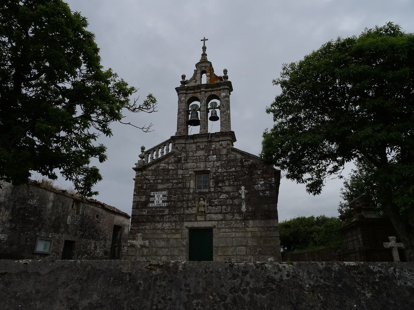 Igrexa de San Tirso de Vilanova de Santiso en Malpica