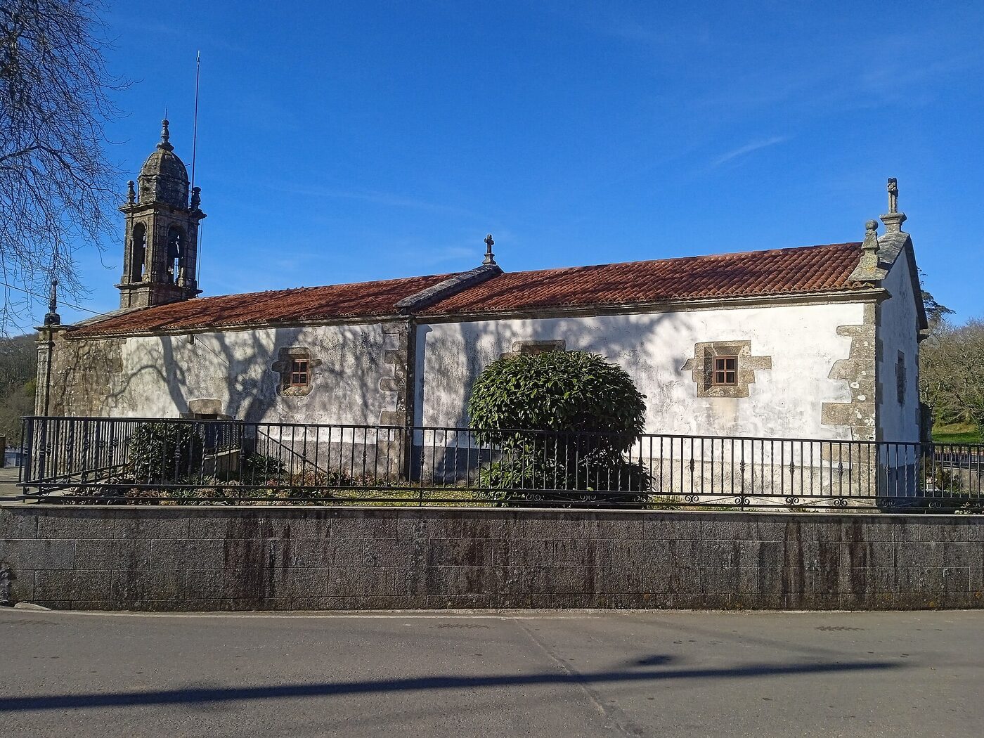 Igrexa de Santa María Madalena de Montemaior en A Laracha