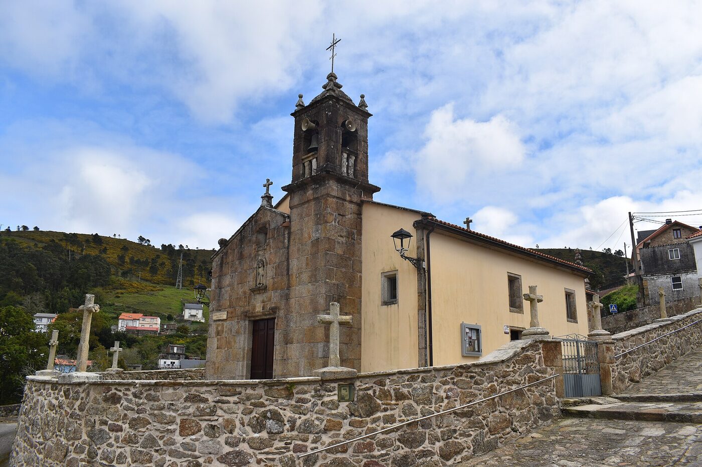 Igrexa de Santiago da Ameixenda en Cee