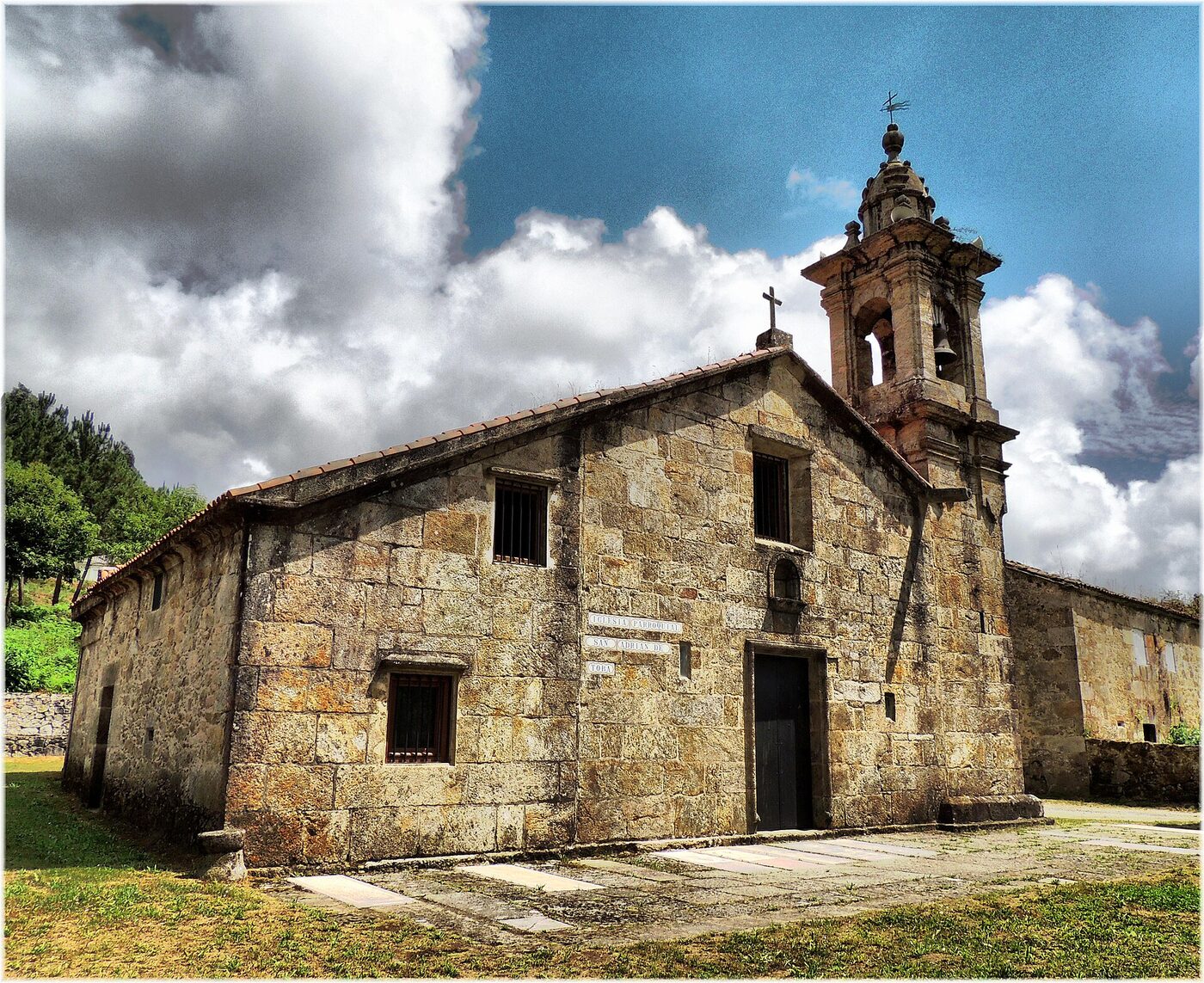 Igrexa de Santo Adrán de Toba en Cee