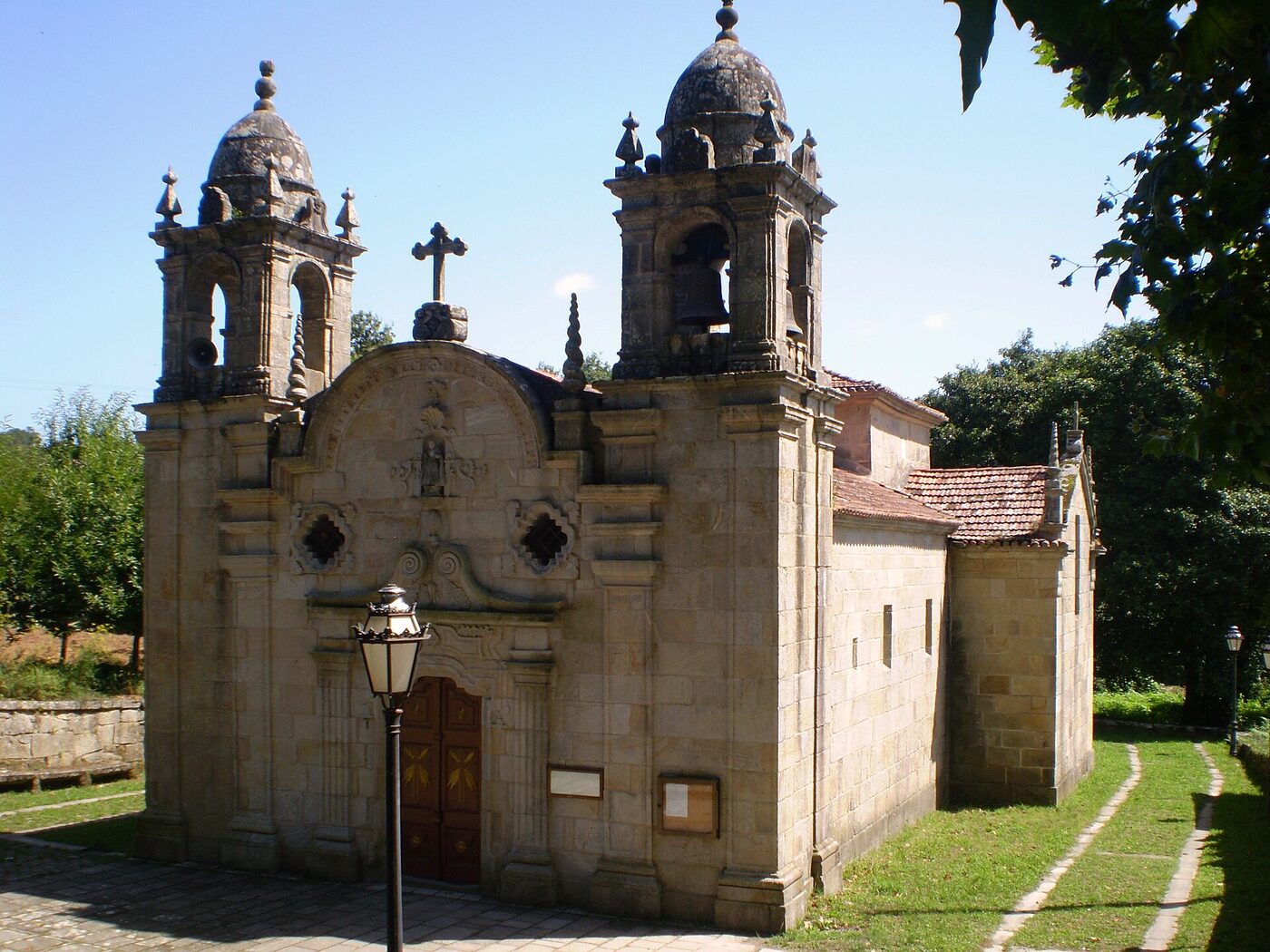 Igrexa de Santa María de Darbo en Cangas de Morrazo