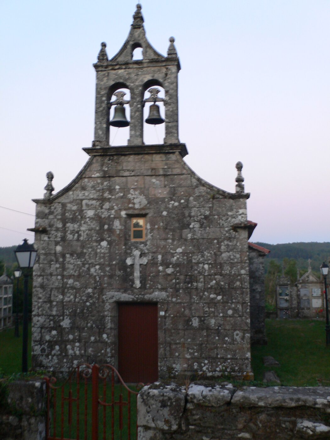 Igrexa de San Pedro de Parada en Cerdedo Cotobade