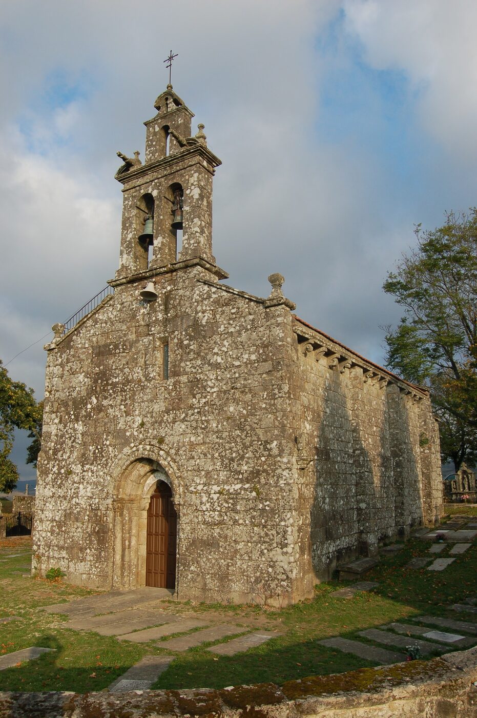 Igrexa de Santa María de Sacos en Cerdedo Cotobade