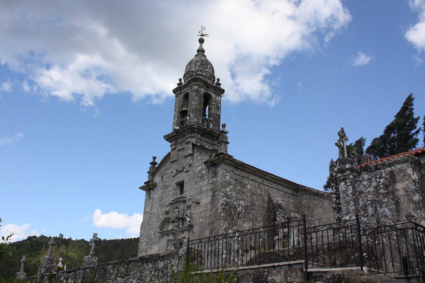 Igrexa de San Mamede da Amil en Moraña