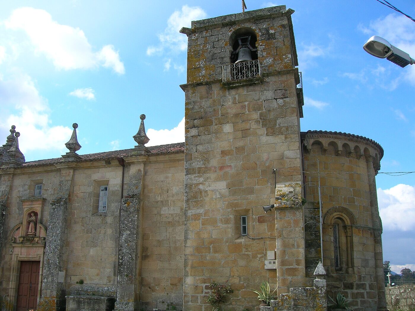 Igrexa de Santa María de Castrelo de Miño en Castrelo de Miño