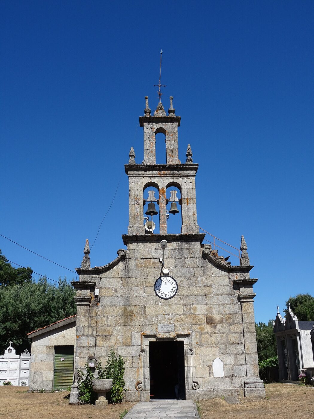 Igrexa de Nosa Señora dos Anxos de Trelle en Toén